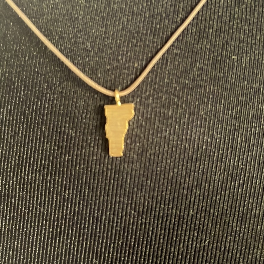 - CAI handcrafted state pendant. Vermont in gold tone on moss green cordinโฆ
